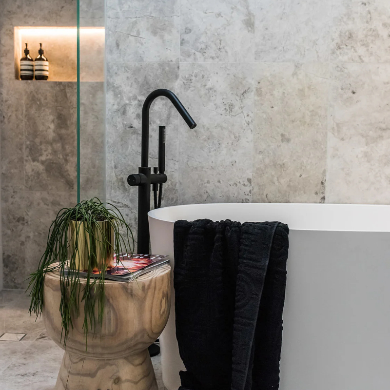 meir-round-pinless-freestanding-bath-spout-and-hand-shower_LustreBronze_4